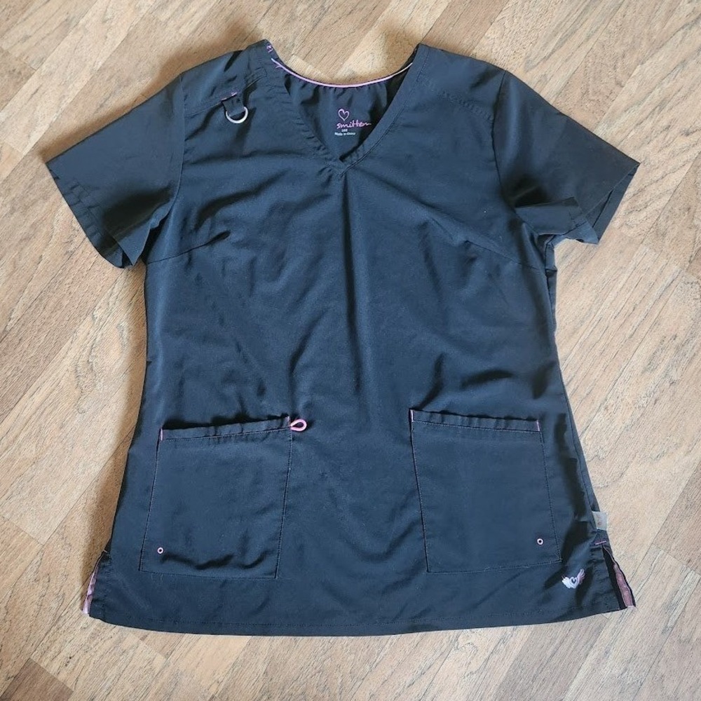Smitten Womens Black V-Neck Scrub Top Large Pink Accents Short Sleeve 322
